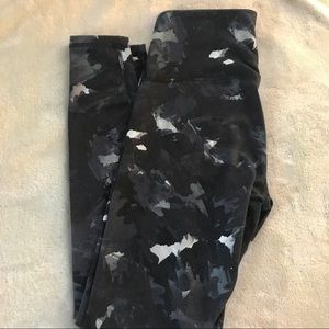 Pattern athletic leggings Old Navy